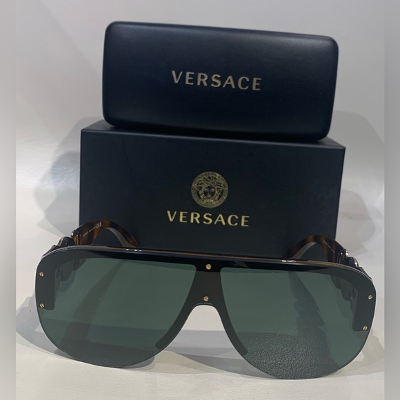 New Men’s Versace Sunglasses - Picture 2 of 9